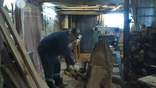 Готовлю дубовый слэб с помощью электропилы CHAMPION 324N-18 и ручного фрезера. Своими руками. смотреть онлайн