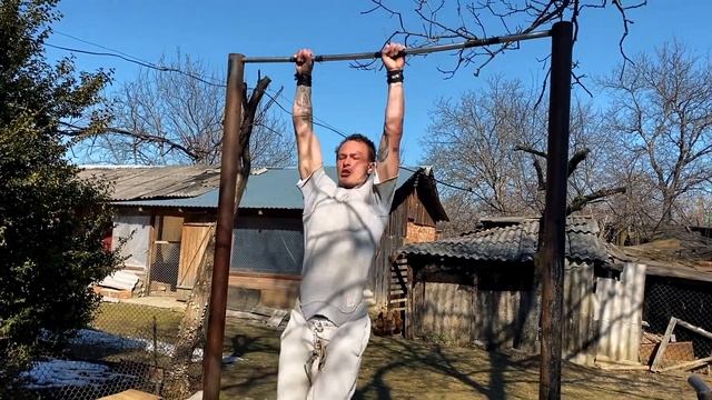 СКОЛЬКО РАЗ Я МОГУ ПОДТЯНУТСЯ НА ТУРНИКЕ + ОТЖИМАТЬСЯ НА БРУСЬЯХ С ВЕСОМ +24 КГ (ЛЕСЕНКА С ГИРЕЙ) ★ смотреть онлайн