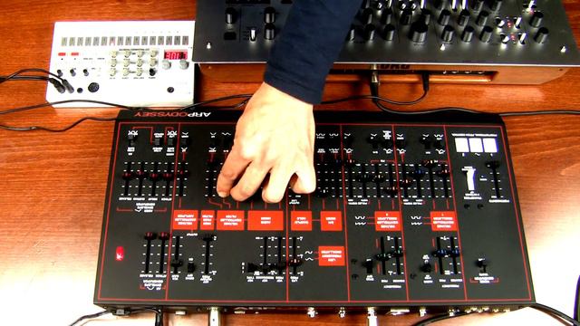 ARP Odyssey Module (controlled by Korg Minilogue) + Volca Sample смотреть онлайн
