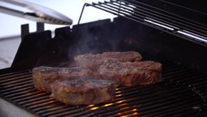 Готовим стейки Чак Ролл (Chuck Roll steak) на газовом гриле
