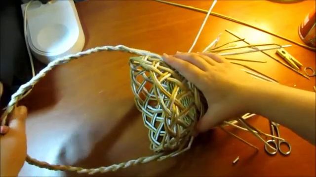 Ажурная корзинка из газетных трубочек. Урок 4. ручка