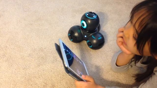 Playing a color game with Cue Robot Wonder works смотреть онлайн