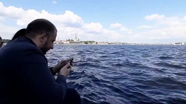 Питер, Стрелка Васильевского острова . Как приятно посидеть у кромки воды смотреть онлайн