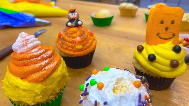 Nastya Decorates Cupcakes For Halloween