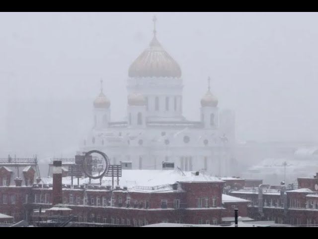 Мощный снегопад в Москве принес пробки и перебои с электричеством