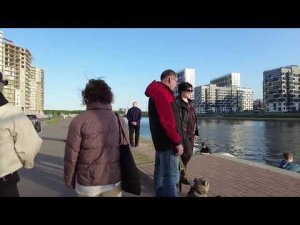 Благоустроенная набережная Балтийского бульвара в Санкт-Петербурге 2023