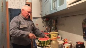 Лайфхак как резать арбуз