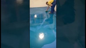 Заливка полимерных полов, по верх эпоксидных полов в 4 слоя.