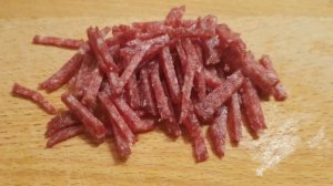 Тарталетки с яйцом, сырокопченой колбасой и сыром