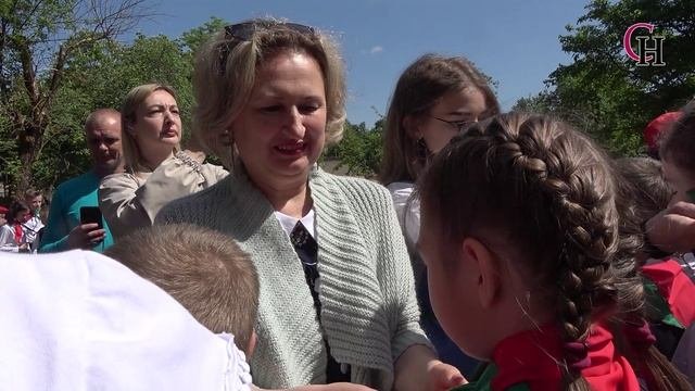 Приём в пионеры, октябрята, миротворцы