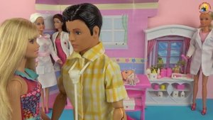 Мультик Барби Игровой набор доктора с куклами Обзор игрушки для девочек Barbie Doctor