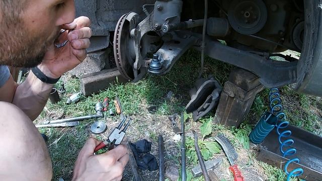 Замена наружного ШРУСА и шаровой опоры Hyundai Santa FE 2004 г смотреть онлайн