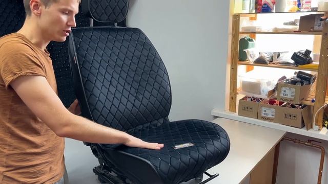 Накидки на передние сиденья полного закрытия чернаябелая нить с защитой боковин