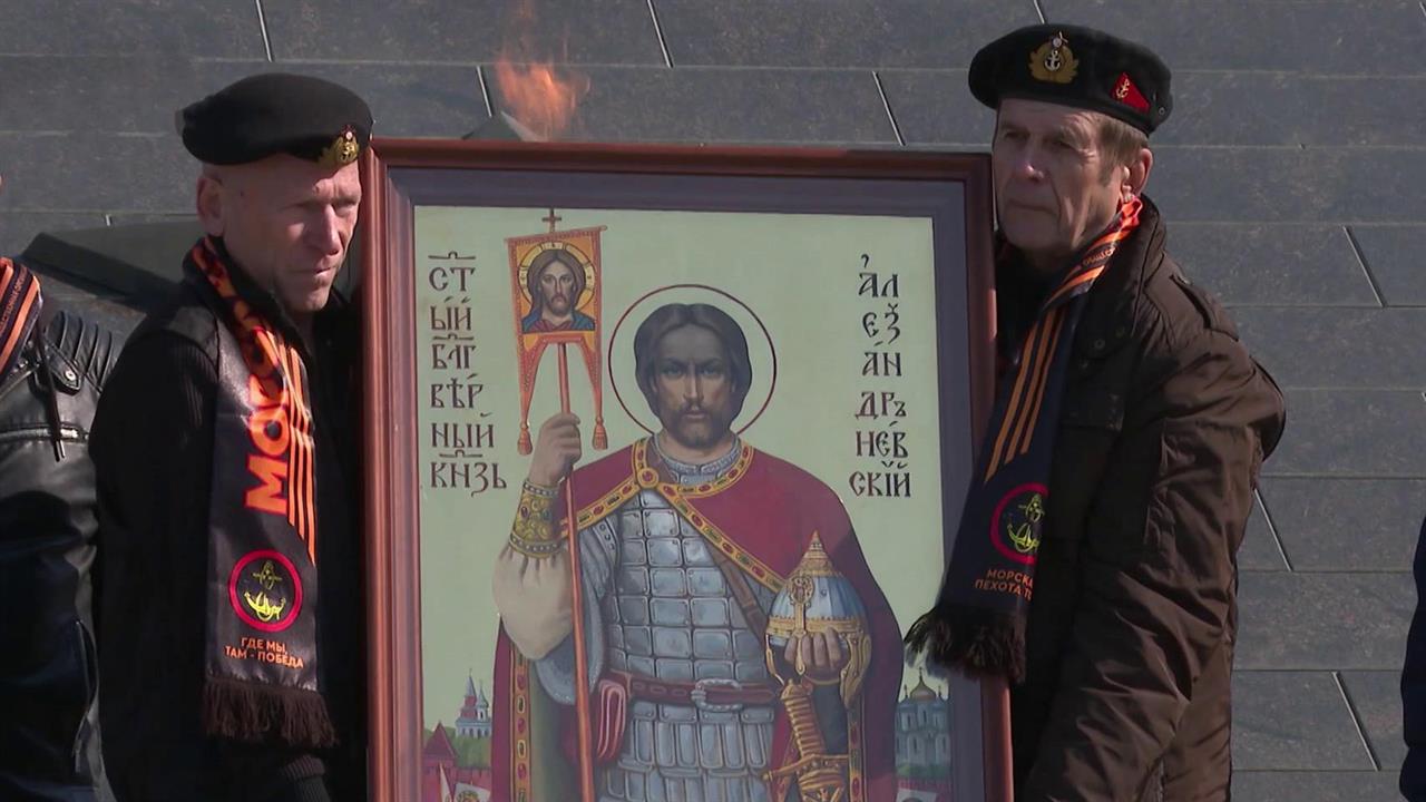 Масштабные акции в поддержку участников спецоперации, а еще их семей, проходят в России