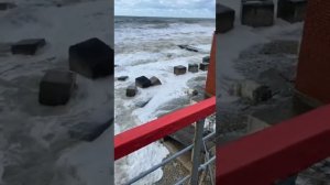 РАЗРУШИТЕЛЬНАЯ СТИХИЯ НА ПЛЯЖЕ ГИЗЕЛЬ-ДЕРЕ