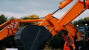 Новинки! Экскаваторы полностью из российских комплектующих.mp4