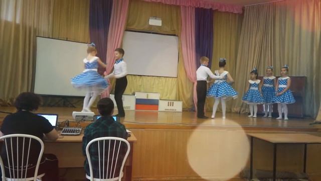 Клип Танец младшей группы ДДТ р.п. Сузун Сегодня праздник у девчат смотреть онлайн