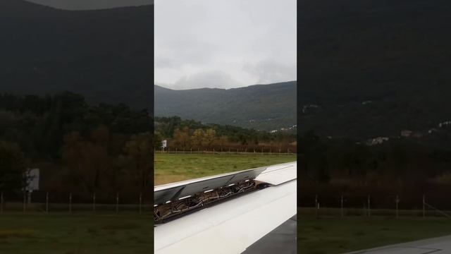 Посадка самолёта в аэропорт Тиват Черногория. Montenegro Air. Рейс Стамбул - Тиват #montenegro смотреть онлайн