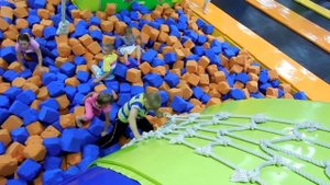 Батуты для детей. Веселый активный отдых / Trampolines for children. Happy active.