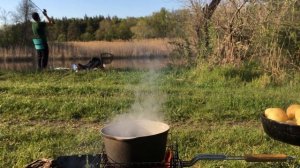 Молодой Картофель в казане. Природа. Рыбалка