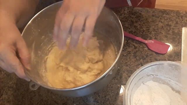 Пасхальный рулет из заварного дрожжевого теста смотреть онлайн