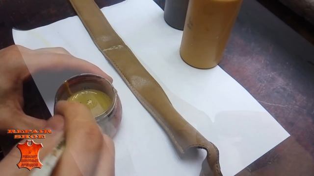 Ремонт и покраска протертой ручек из кожи на сумке Coccinelle. Элитный ремонт и реставрация сумок