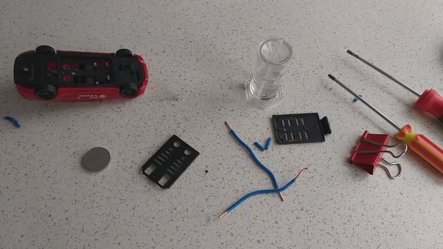 Salt water-powered BMW. Машинка на соленой воде. Замена вышедшей из строя батарейки на обычную. смотреть онлайн