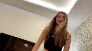 Аринян разделась