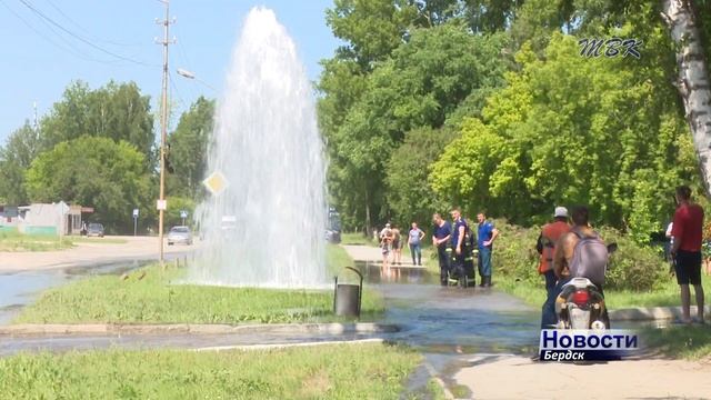 В Бердске пожарный уличный гидрант превратился в фонтан смотреть онлайн