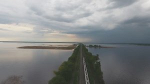 Московское Море, Тверская область. Съёмка железнодорожного моста с квадрокоптера.mp4