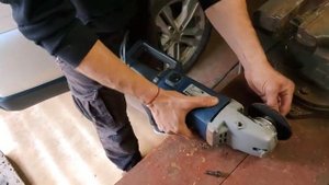 Снять зажатый диск с болгарки. Stuck grinders disk.