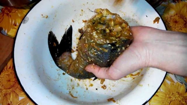 Фаршированный Толсолобик Запечённый в Фольге в Мультиварке в Ореховом Соусе смотреть онлайн