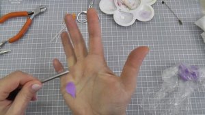 Венчик цветка крокуса из холодного фарфора