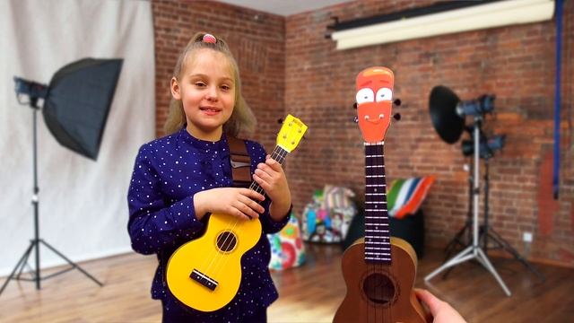 Полина знакомится с Квадроухом, и они решают вместе вести уроки по игре на укулеле для детей! смотреть онлайн