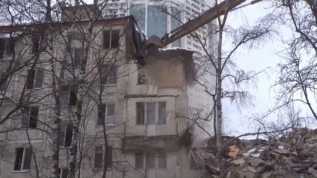 Демонтаж пятиэтажки