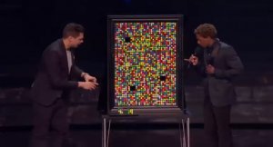 Иллюзионист поразил всех трюками с кубиками Рубика
