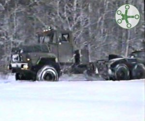 КрАЗ-260В прёт по снежной целине. Звучит «свистун» — ЯМЗ-238 с турбонаддувом