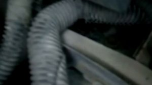 Форд открыт капот, низкий уровень тормозной жидкости