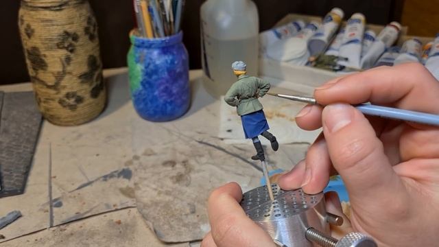 Женщины Солдаты. Крашу солдатиков. смотреть онлайн