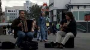 Уличный музыкант. Новосибирск. ЖД Вокзал.