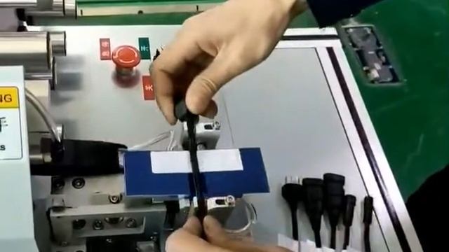 Полуавтоматический этикеровщик для карамели трость, палочек и других продолговатых изделий (Китай)