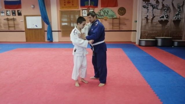 Дзюдо госин дзюцу: Защита от прямого удара в голову