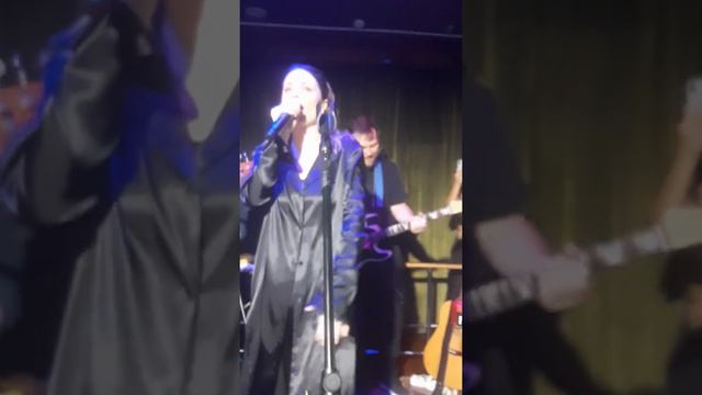 Квартирник Евы Власовой.Ресторан "Лодка".Песня "Косички".Автор слов и музыки Маша Шейх. смотреть онлайн