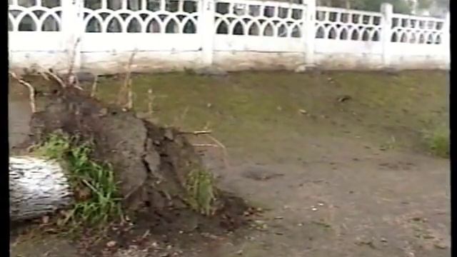 Ураган в г Усолье-Сибирское Отголоски урагана Прошло 15 дней 16 июля 2004г
