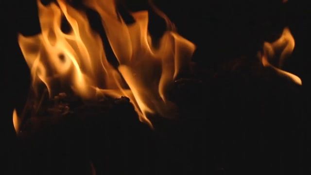 Треск костра на природе. Позволяют пофантазировать, расслабиться и победить тревогу. смотреть онлайн