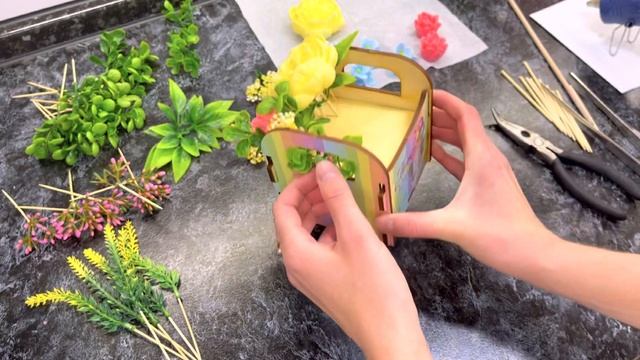 Цветочная композиция в деревянном кашпо на День Матери / Мыловарение / Сборка букета из мыла