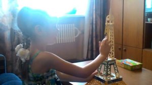 Эйфелева башня для ребенка.