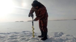 шуруповёрт пит бурит лёд, легко 50 лунок одной батареей