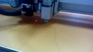 планшетный режущий плоттер – резка и раскрой гофрированного картона, сотового картона и лотков