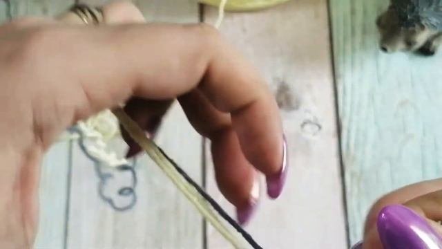 Простой двухцветный узор спицами
